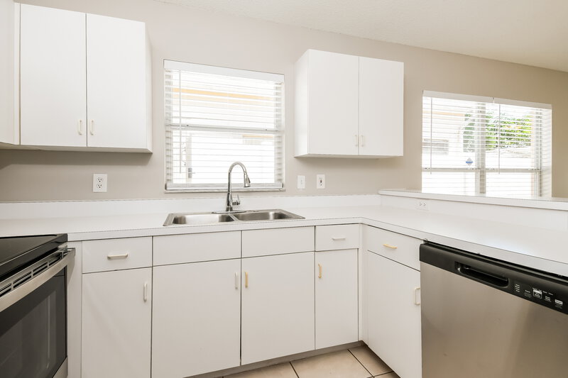 2,430/Mo, 11641 Kenley Cir Orlando, FL 32824 Kitchen View 2