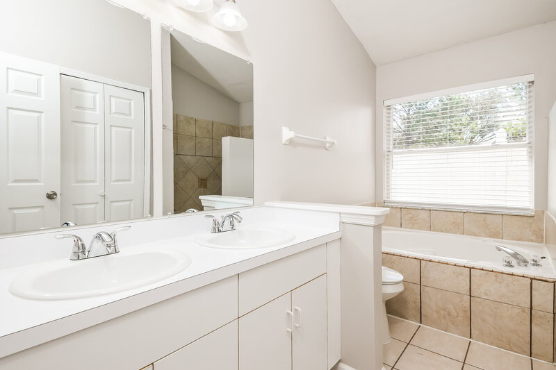 2,430/Mo, 11641 Kenley Cir Orlando, FL 32824 Bathroom View