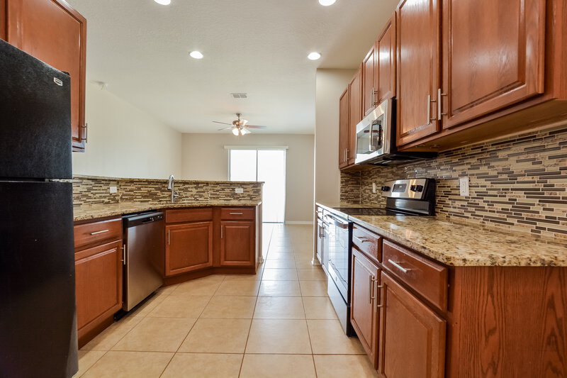 1,955/Mo, 5471 Silver Thistle Ln Saint Cloud, FL 34772 Kitchen View