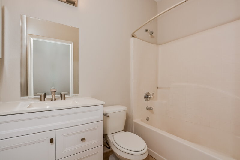 1,955/Mo, 5471 Silver Thistle Ln Saint Cloud, FL 34772 Bathroom View