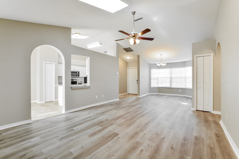 1,865/Mo, 2850 Surf Dr Deltona, FL 32738 Dining Room View