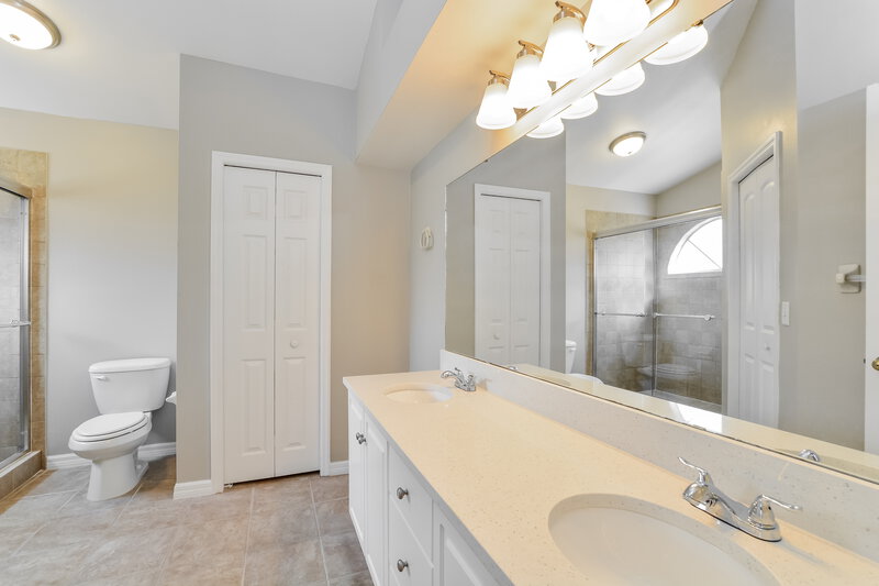 1,865/Mo, 2850 Surf Dr Deltona, FL 32738 Main Bathroom View