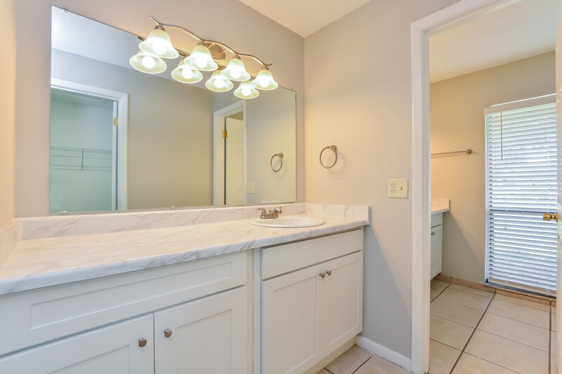2,465/Mo, 3531 Norwich Ct Casselberry, FL 32707 Main Bathroom View