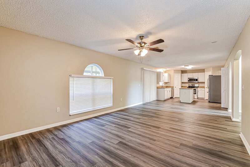 2,295/Mo, 117 Sterling Pine St Sanford, FL 32773 Living Room View 2