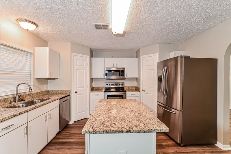 2,295/Mo, 117 Sterling Pine St Sanford, FL 32773 Kitchen View 2