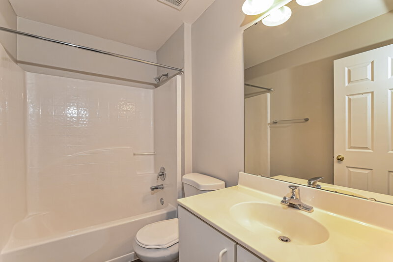 2,295/Mo, 117 Sterling Pine St Sanford, FL 32773 Bathroom View