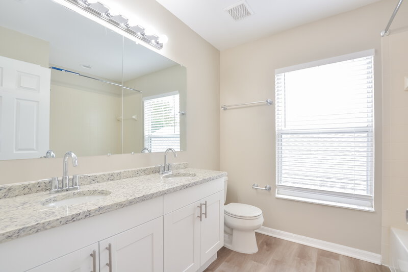 2,740/Mo, 8344 Lake Amhurst Trl Orlando, FL 32829 Bathroom View