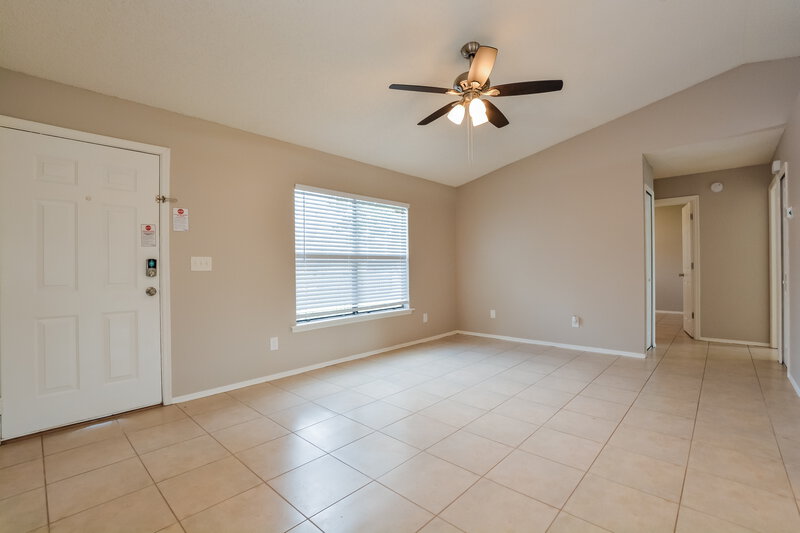 1,960/Mo, 2721 Sweet Springs St Deltona, FL 32738 Living Room View