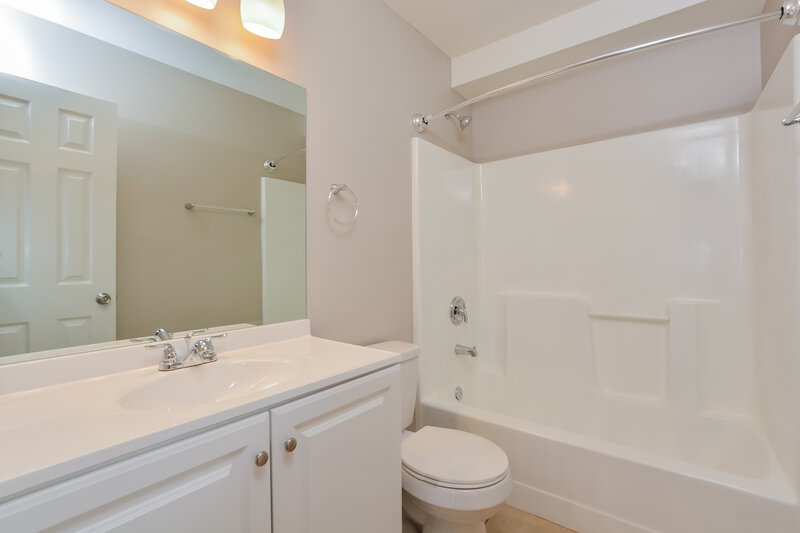 1,960/Mo, 2721 Sweet Springs St Deltona, FL 32738 Bathroom View