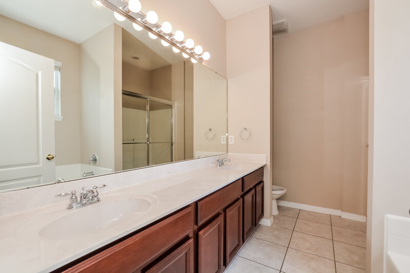 3,210/Mo, 1814 Madison Ivy Cir Apopka, FL 32712 Main Bathroom View