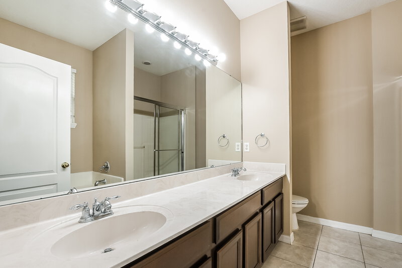 2,375/Mo, 1814 Madison Ivy Cir Apopka, FL 32712 Main Bathroom View