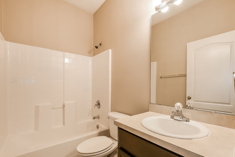 2,375/Mo, 1814 Madison Ivy Cir Apopka, FL 32712 Bathroom View