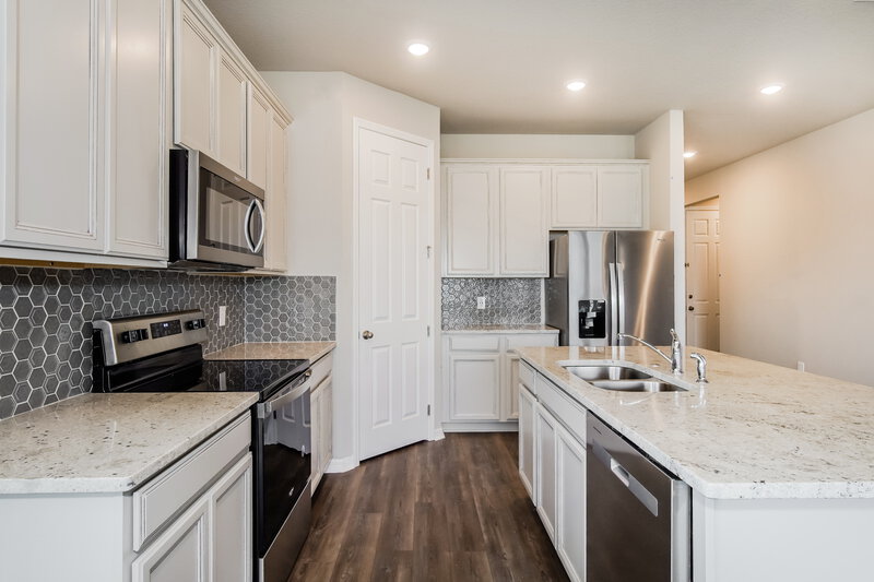 2,775/Mo, 2275 Raven Ridge Rd Minneola, FL 34715 Kitchen View 2