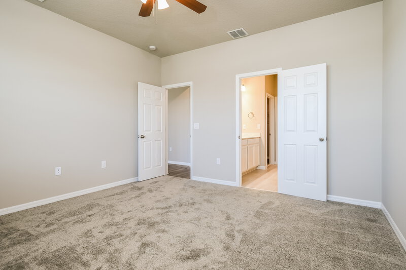 2,755/Mo, 2331 Raven Ridge Rd Minneola, FL 34715 Main Bedroom View 2