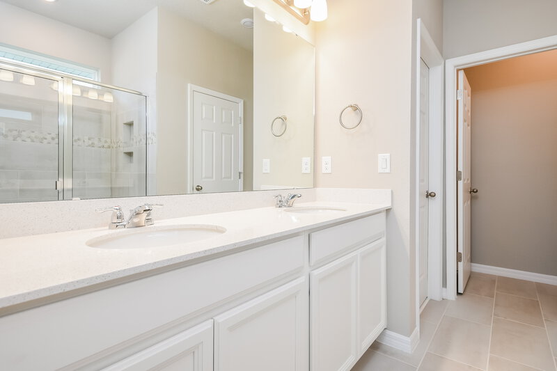 2,755/Mo, 2331 Raven Ridge Rd Minneola, FL 34715 Main Bathroom View