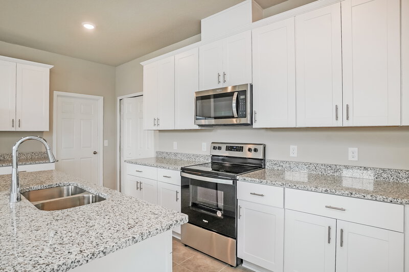 3,500/Mo, 2420 Gold Dust Dr Minneola, FL 34715 Kitchen View 2