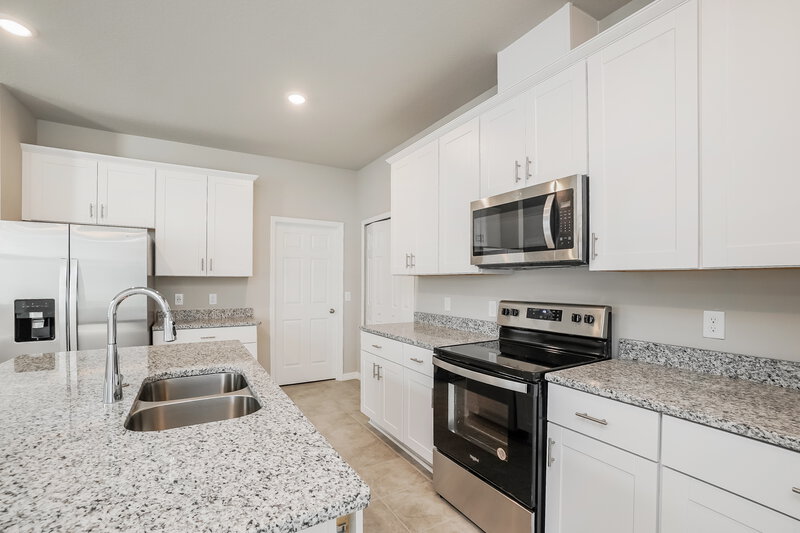 2,675/Mo, 2456 Gold Dust Dr Minneola, FL 34715 Kitchen View 2