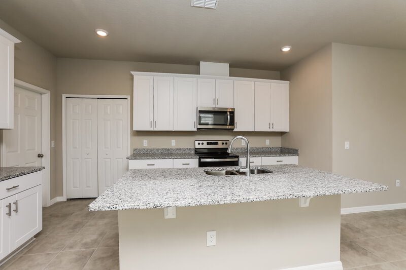 2,705/Mo, 2480 Gold Dust Dr Minneola, FL 34715 Kitchen View 2