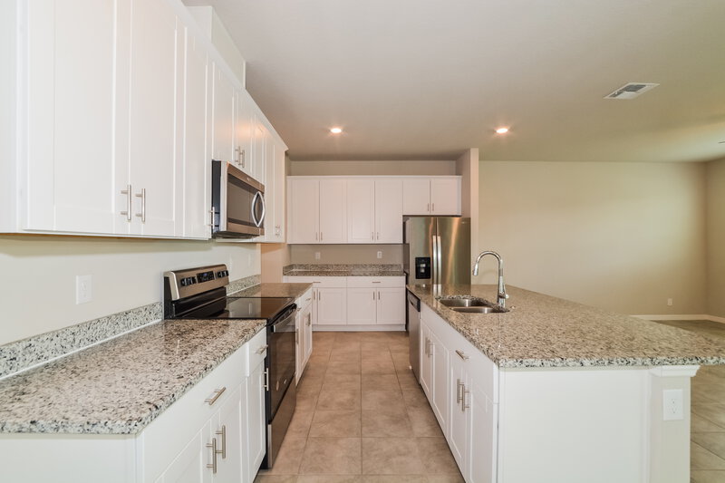 0/Mo, 2484 Gold Dust Dr Minneola, FL 34715 Kitchen View 2