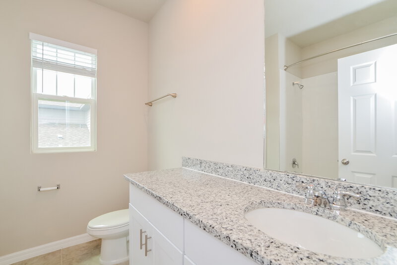 0/Mo, 2484 Gold Dust Dr Minneola, FL 34715 Bathroom View