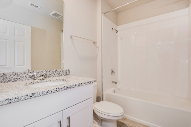 2,420/Mo, 476 Sun Warbler Way Saint Cloud, FL 34771 Bathroom View 2