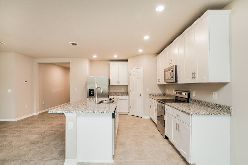 2,420/Mo, 492 Sun Warbler Way Saint Cloud, FL 34771 Kitchen View 2