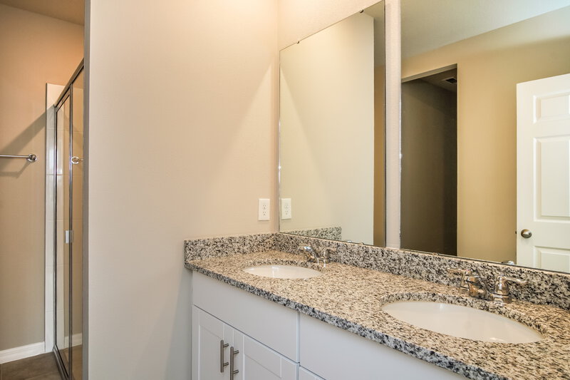 2,280/Mo, 5261 Luke Hammock St Saint Cloud, FL 34771 Main Bathroom View