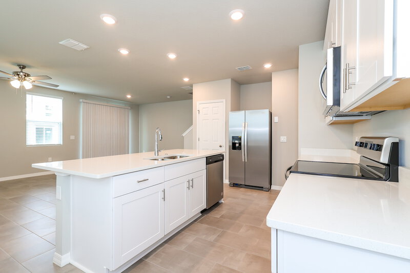 2,195/Mo, 803 Legacy Drive Davenport, FL 33896 Kitchen View 2