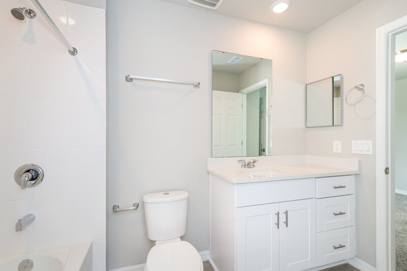 2,195/Mo, 803 Legacy Drive Davenport, FL 33896 Main Bathroom View