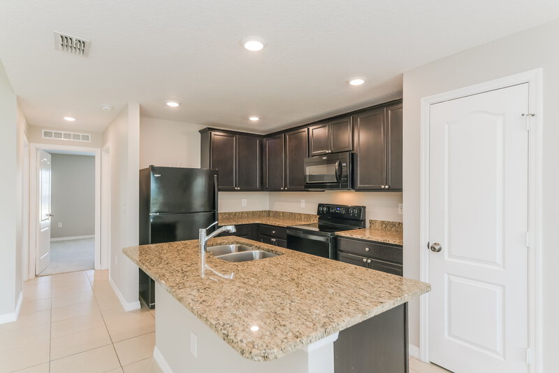 1,740/Mo, 246 Hyacinth Ct Kissimmee, FL 34759 Kitchen View