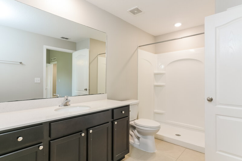 1,740/Mo, 246 Hyacinth Ct Kissimmee, FL 34759 Main Bathroom View
