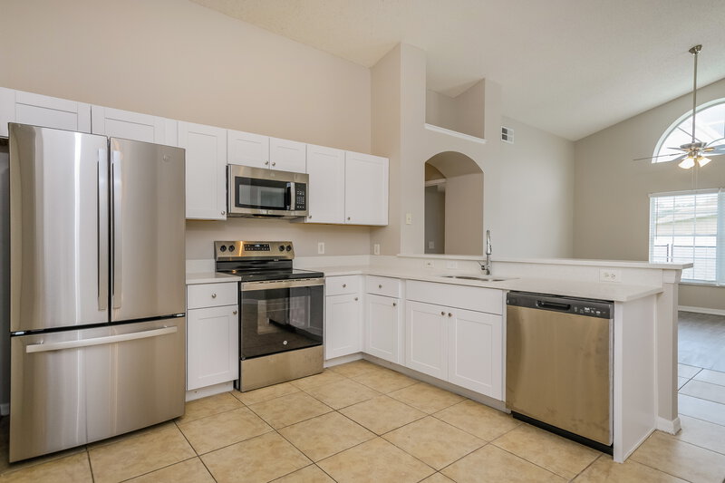 2,535/Mo, 7928 Magnolia Bend Ct Kissimmee, FL 34747 Kitchen View