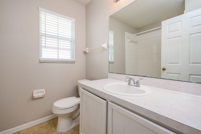 2,535/Mo, 7928 Magnolia Bend Ct Kissimmee, FL 34747 Bathroom View