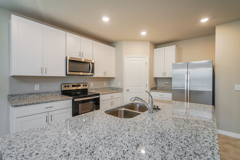 1,970/Mo, 1514 Branchwood Ln Auburndale, FL 33823 Kitchen View 2