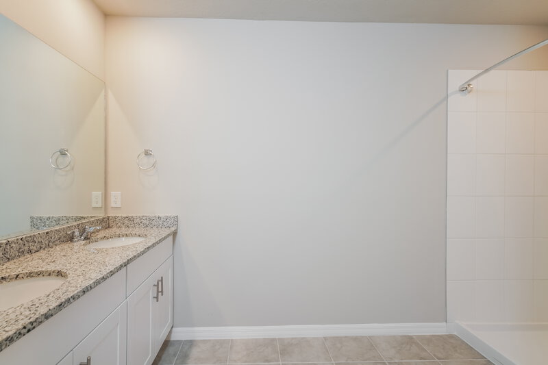 1,970/Mo, 1514 Branchwood Ln Auburndale, FL 33823 Main Bathroom View