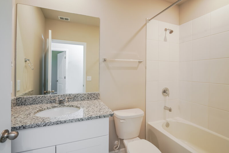 1,970/Mo, 1514 Branchwood Ln Auburndale, FL 33823 Bathroom View
