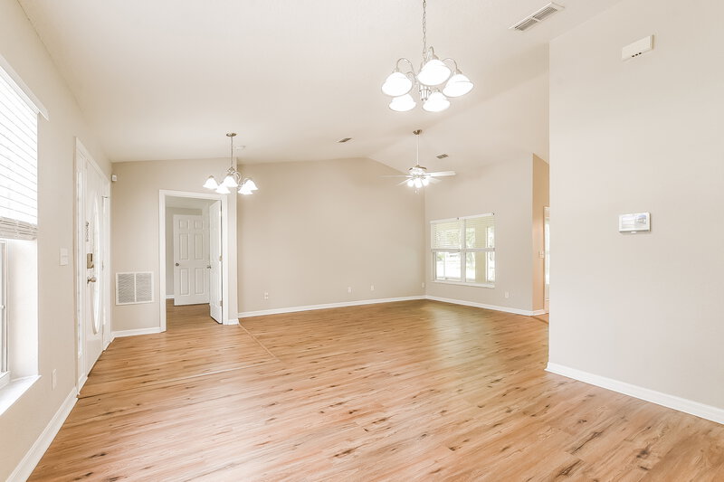 1,950/Mo, 35221 W Griffin Dr Fruitland Park, FL 34731 Dining Room View