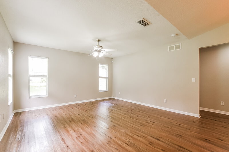 1,950/Mo, 35221 W Griffin Dr Fruitland Park, FL 34731 Family Room View