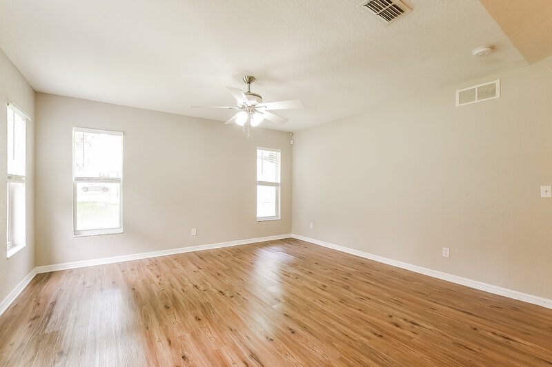 1,950/Mo, 35221 W Griffin Dr Fruitland Park, FL 34731 Family Room View 2
