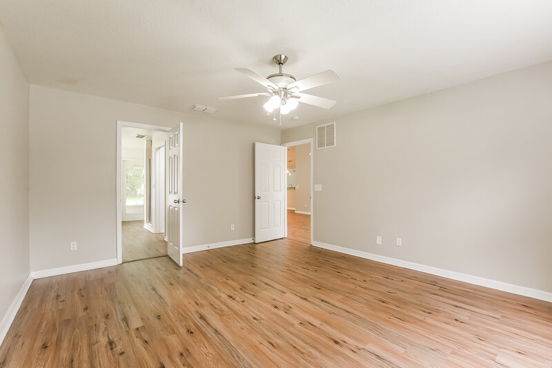 1,950/Mo, 35221 W Griffin Dr Fruitland Park, FL 34731 Main Bedroom View 2