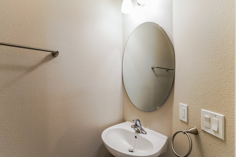 2,330/Mo, 1310 E 10th St Apopka, FL 32703 Powder Room View