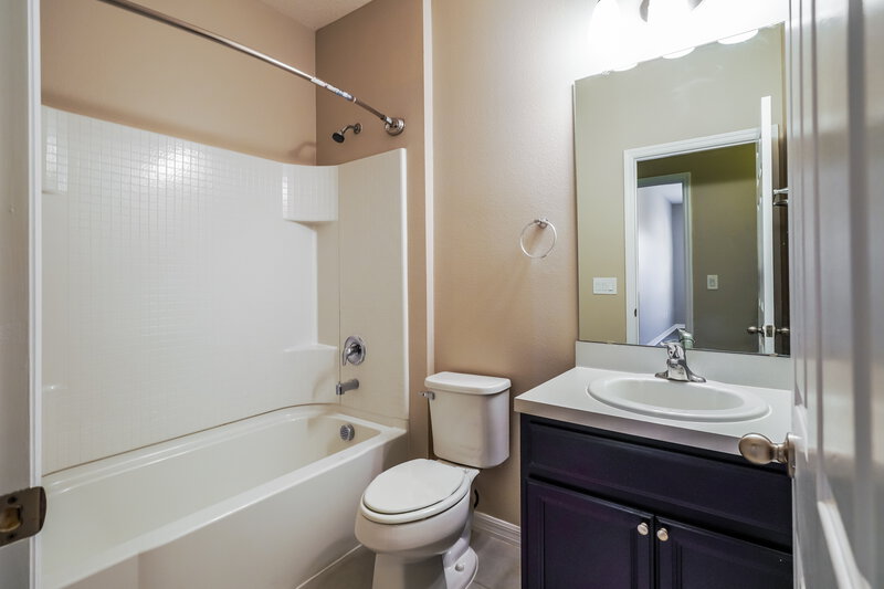 2,330/Mo, 1310 E 10th St Apopka, FL 32703 Bathroom View