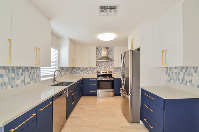 2,745/Mo, 250 Lynn St Oviedo, FL 32765 Kitchen View 2