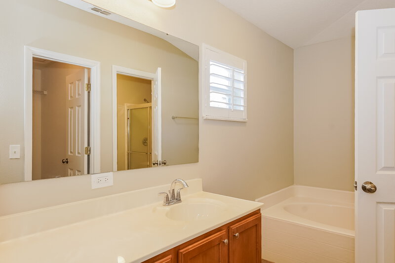 3,090/Mo, 3434 Arabesque Dr DeLand, FL 32724 Main Bathroom View