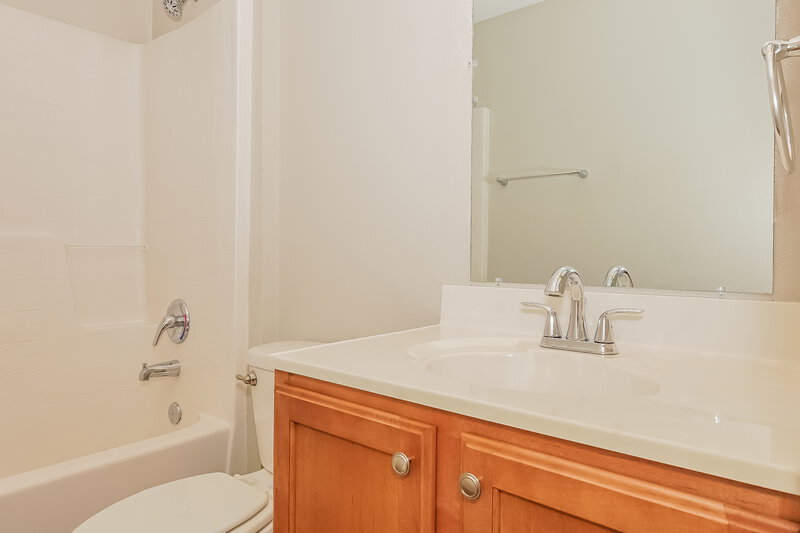 3,090/Mo, 3434 Arabesque Dr DeLand, FL 32724 Bathroom View 2