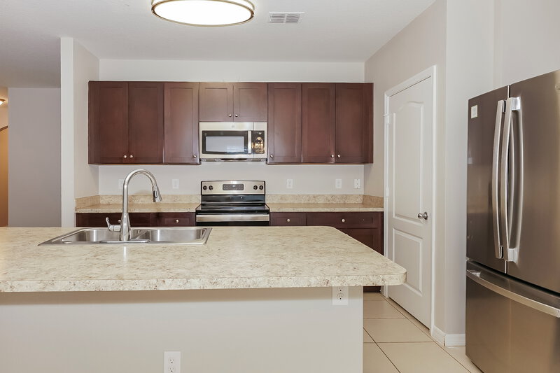 2,685/Mo, 102 Serenola Ct DeLand, FL 32724 Kitchen View
