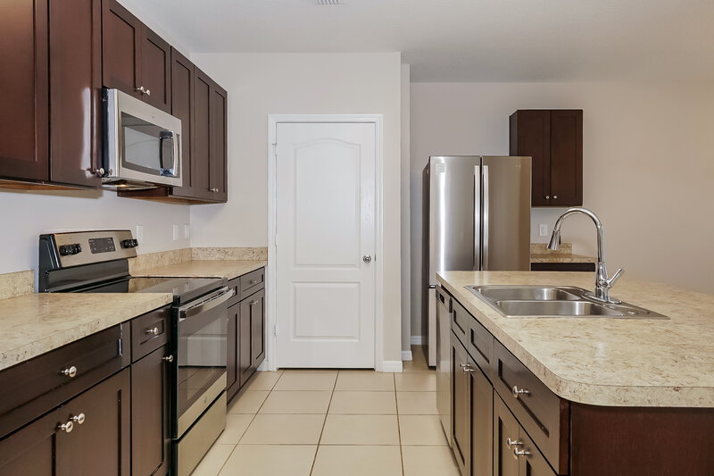 2,685/Mo, 102 Serenola Ct DeLand, FL 32724 Kitchen View 2