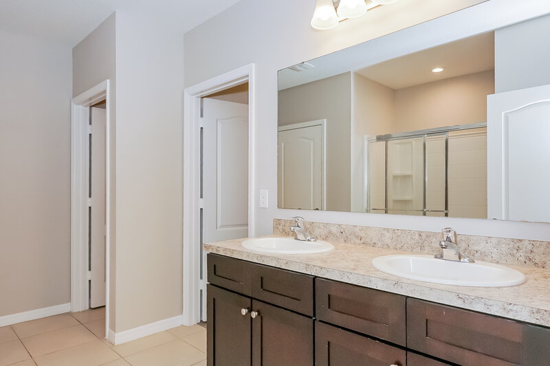 2,685/Mo, 102 Serenola Ct DeLand, FL 32724 Main Bathroom View