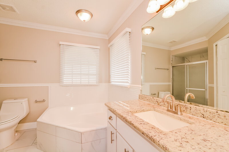 2,290/Mo, 2773 W Covington Dr Deltona, FL 32738 Main Bathroom View