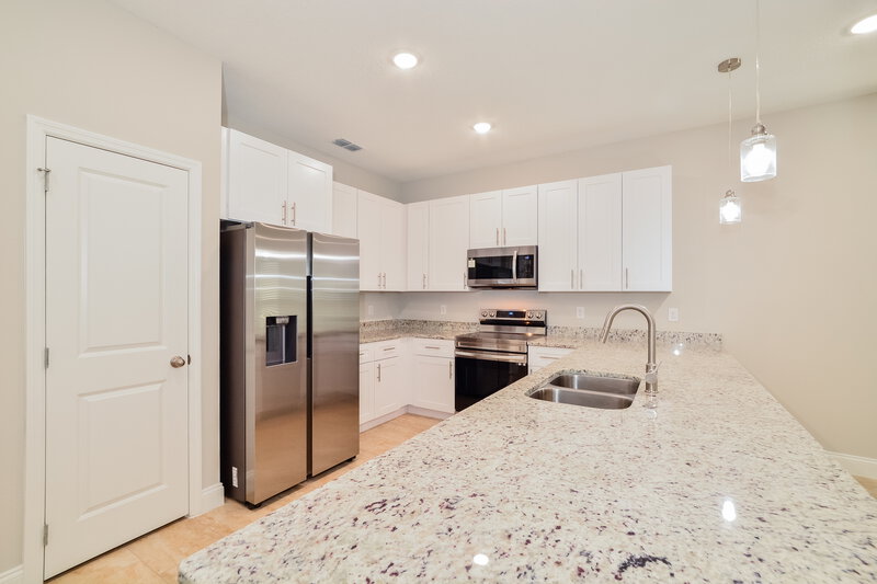 1,725/Mo, 355 Clermont Dr Kissimmee, FL 34759 Kitchen View